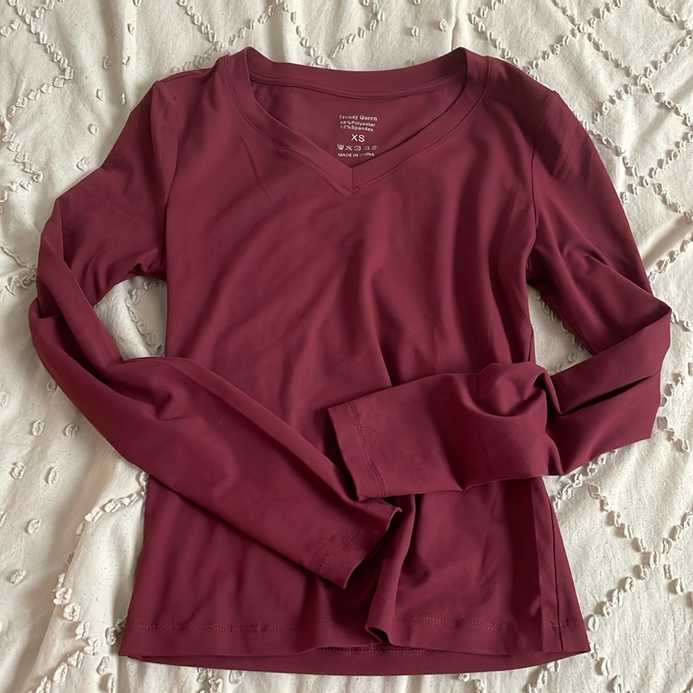 V neck red active top women’s